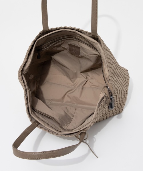 NAGHEDI(ナゲディ)の「NAGHEDI Jetsetter Small Tote ナケディ メッシュ ジェットセッター スモール トートバッグ(トートバッグ・レディース・ベージュ/クリーム/ブラック・FREE)」の18枚目の写真