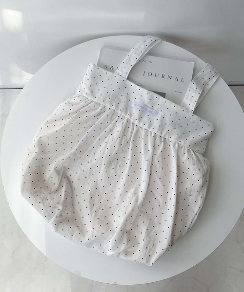 AS KNOW AS plus(アズノゥアズプラス)の「ドット柄 ギャザーバルーントートバッグ A4サイズ対応(トートバッグ・レディース・ホワイト/ブラック/イエロー/レッド・FREE)」の7枚目の写真