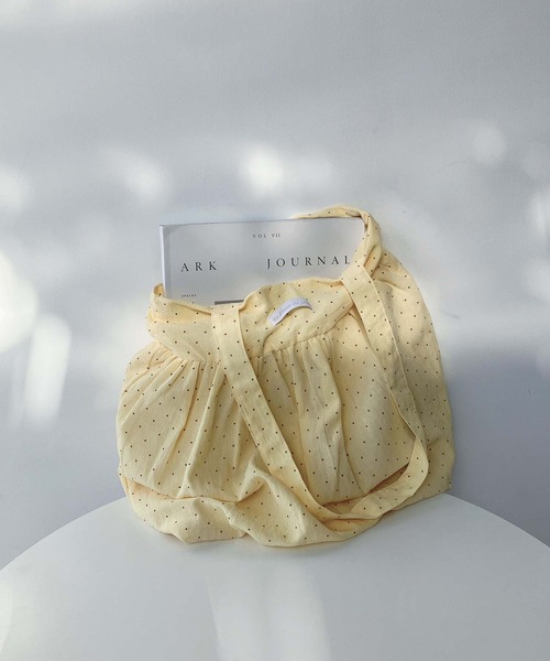 AS KNOW AS plus(アズノゥアズプラス)の「ドット柄 ギャザーバルーントートバッグ A4サイズ対応(トートバッグ・レディース・ホワイト/ブラック/イエロー/レッド・FREE)」の17枚目の写真