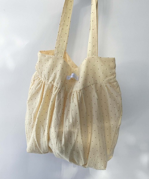 AS KNOW AS plus(アズノゥアズプラス)の「ドット柄 ギャザーバルーントートバッグ A4サイズ対応(トートバッグ・レディース・ホワイト/ブラック/イエロー/レッド・FREE)」の19枚目の写真