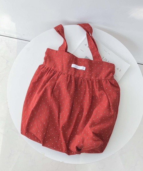 AS KNOW AS plus(アズノゥアズプラス)の「ドット柄 ギャザーバルーントートバッグ A4サイズ対応(トートバッグ・レディース・ホワイト/ブラック/イエロー/レッド・FREE)」の20枚目の写真