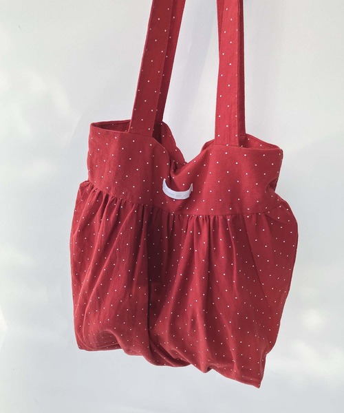 AS KNOW AS plus(アズノゥアズプラス)の「ドット柄 ギャザーバルーントートバッグ A4サイズ対応(トートバッグ・レディース・ホワイト/ブラック/イエロー/レッド・FREE)」の22枚目の写真