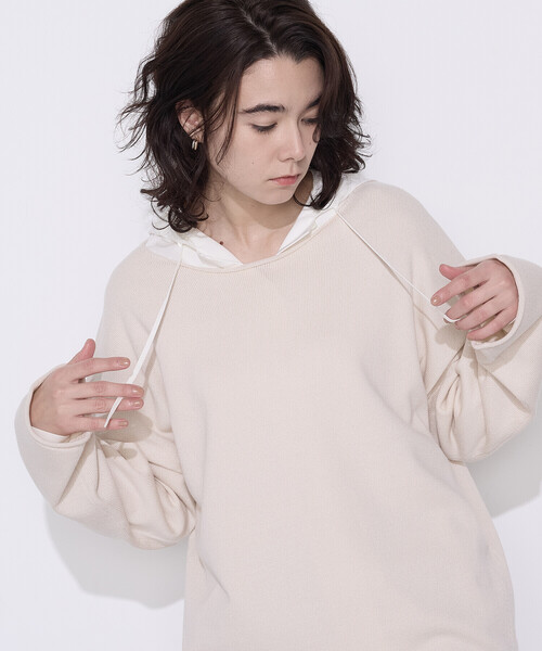 COMME CA Wardrobe(コムサワードローブ)の「綿/ポリエステル天竺編 ニットプルオーバー(ニット/セーター・レディース・アイボリー/サックスブルー/ライトグレー・FREE)」の1枚目の写真