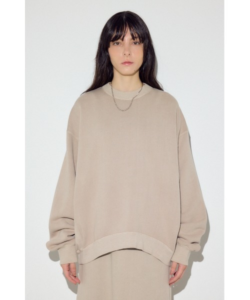 AZUL by moussy(アズールバイマウジー)の「ピグメント起毛裏毛クルーネックトップス(スウェット・レディース・ベージュ/ライトブラック・MEDIUM/SMALL)」の8枚目の写真