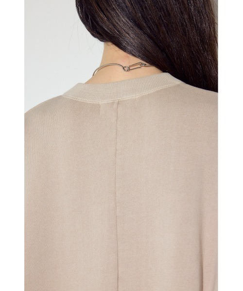 AZUL by moussy(アズールバイマウジー)の「ピグメント起毛裏毛クルーネックトップス(スウェット・レディース・ベージュ/ライトブラック・MEDIUM/SMALL)」の12枚目の写真