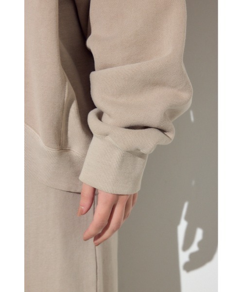AZUL by moussy(アズールバイマウジー)の「ピグメント起毛裏毛クルーネックトップス(スウェット・レディース・ベージュ/ライトブラック・MEDIUM/SMALL)」の14枚目の写真
