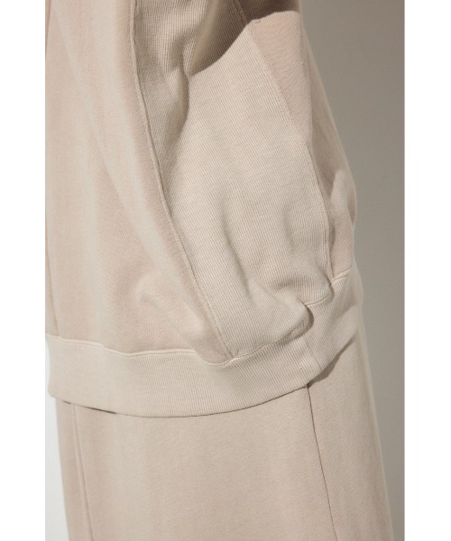 AZUL by moussy(アズールバイマウジー)の「ピグメント起毛裏毛クルーネックトップス(スウェット・レディース・ベージュ/ライトブラック・MEDIUM/SMALL)」の16枚目の写真