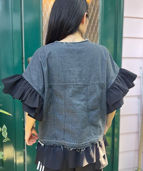 mien（ミアン）の「【mien】フリルスリーブデニムジャケット（デニムジャケット・レディース・インディゴブルー/ブラック・38）」の3枚目の写真