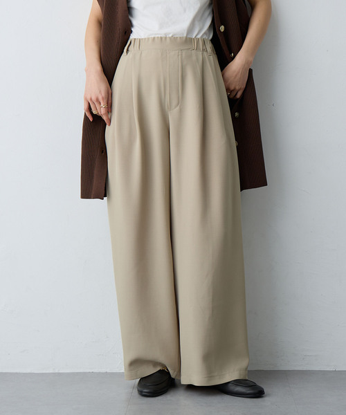 anyfee(エニフィー)の「【anyfee×HINAコラボ】サマラク多タックワイドパンツ(2026SS)(その他パンツ・レディース・ネイビー/ベージュ/チャコール/アイボリー・4L1/3L1/5L/4L/5L1/3L/LL)」の5枚目の写真