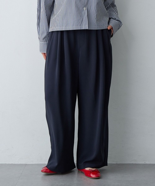 anyfee(エニフィー)の「【anyfee×HINAコラボ】サマラク多タックワイドパンツ(2026SS)(その他パンツ・レディース・ネイビー/ベージュ/チャコール/アイボリー・4L1/3L1/5L/4L/5L1/3L/LL)」の4枚目の写真