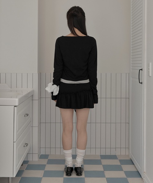UNE MANSION(ユヌマンション)の「【UNE ORIGINAL】インナーパンツ付きフロントルーズしわウエストゴムフリルキャロットミニスカート(スカート・レディース・チャコール/ブラック・FREE)」の19枚目の写真