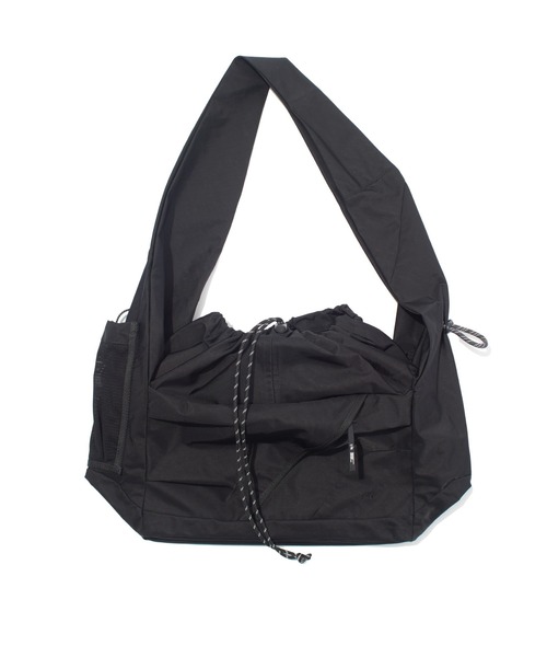 F/CE. (エフシーイー)の「F/CE. TEXTURED TWILL FUROSHIKI 2WAY SHOULDER / エフシーイー テクスチャード ツイル フロシキ 2ウェイ ショルダー(ショルダーバッグ・メンズ・ブラック/ネイビー・FREE)」の2枚目の写真