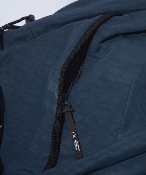 F/CE. (エフシーイー)の「F/CE. TEXTURED TWILL FUROSHIKI 2WAY SHOULDER / エフシーイー テクスチャード ツイル フロシキ 2ウェイ ショルダー(ショルダーバッグ・メンズ・ブラック/ネイビー・FREE)」の10枚目の写真