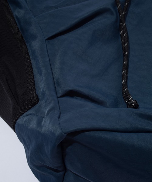 F/CE. (エフシーイー)の「F/CE. TEXTURED TWILL FUROSHIKI 2WAY SHOULDER / エフシーイー テクスチャード ツイル フロシキ 2ウェイ ショルダー(ショルダーバッグ・メンズ・ブラック/ネイビー・FREE)」の11枚目の写真