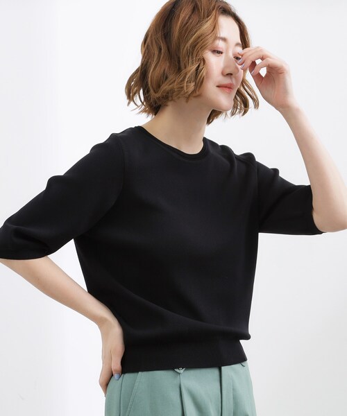 grove(グローブ)の「【貴島明日香さん着用・シリーズ累計34万枚】やわらかドライタッチ 五分袖クルーネックニット(ニット/セーター・レディース・シルバー/オフホワイト/ホワイト系5/ブルー/ブルー系その他/ピンクゴールド/レッド系/ブラック/ブラック系2/ブルー系7・02/03/01/05/04)」の4枚目の写真