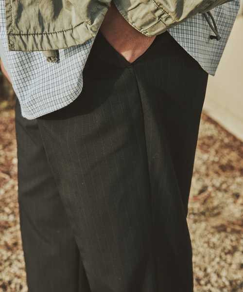 JOURNAL STANDARD（ジャーナルスタンダード）の「T/W ストライプ 2タック トラウザー スラックス（スラックス・メンズ・チャコールグレー/ブラック・MEDIUM/LARGE）」の6枚目の写真