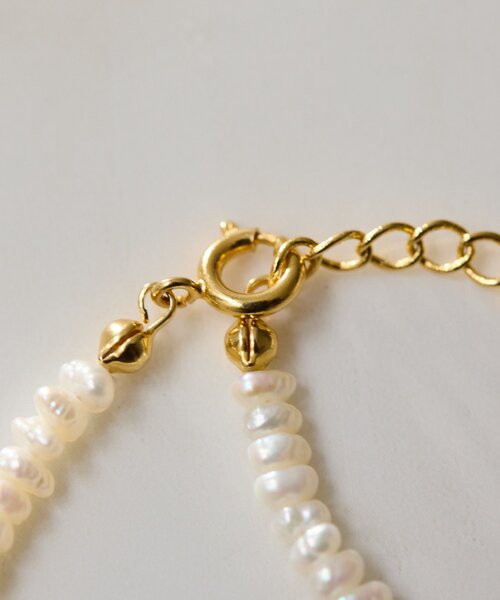 ear PAPILLONNER（イアパピヨネ）の「ミニ淡水パールブレスレット（ブレスレット・レディース・ホワイト・FREE）」の3枚目の写真