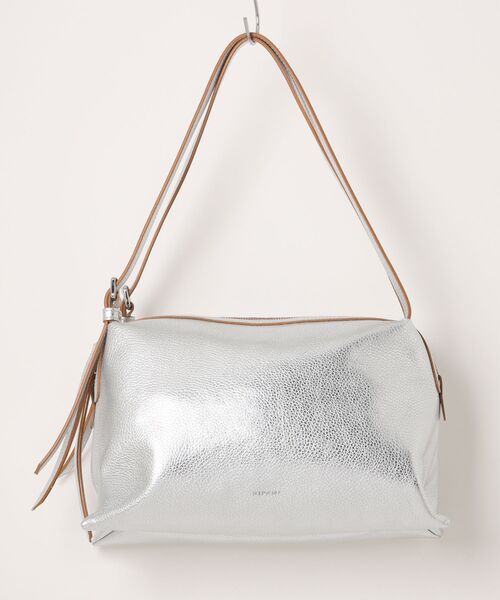 RIPANI(リパーニ)の「【RIPANI】A4対応シャインメタリックショルダー(Q66303)(ショルダーバッグ・レディース・シルバー・ALL)」の1枚目の写真