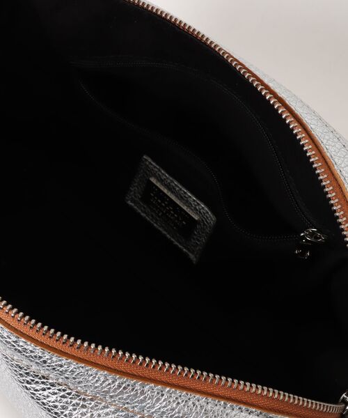 RIPANI(リパーニ)の「【RIPANI】A4対応シャインメタリックショルダー(Q66303)(ショルダーバッグ・レディース・シルバー・ALL)」の4枚目の写真