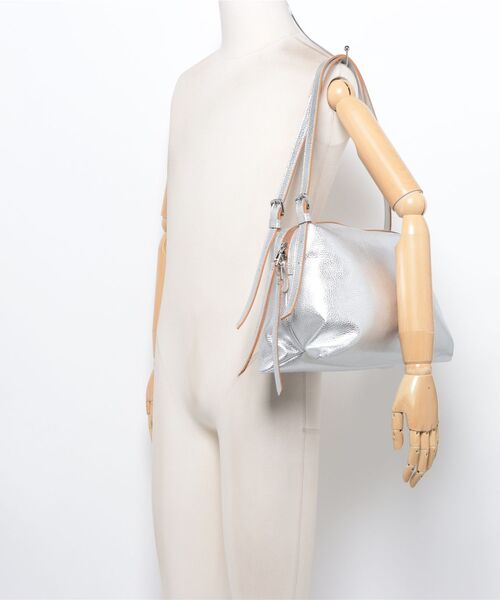RIPANI(リパーニ)の「【RIPANI】A4対応シャインメタリックショルダー(Q66303)(ショルダーバッグ・レディース・シルバー・ALL)」の5枚目の写真