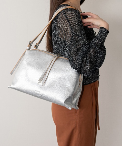 RIPANI(リパーニ)の「【RIPANI】シャインメタリックショルダー(Q66303)(ショルダーバッグ・レディース・シルバー・ALL)」の1枚目の写真