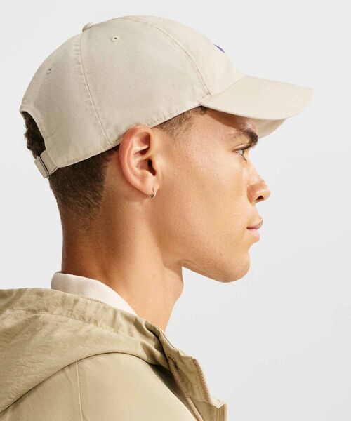 NIKE（ナイキ）の「ナイキ クラブ アンストラクチャード フューチュラ ウォッシュ キャップ / Nike Club Unstructured Futura Wash Cap FB5368-229 Light Khaki（キャップ・メンズ・ブラウン系その他2・M/L/L/XL/S/M）」の2枚目の写真