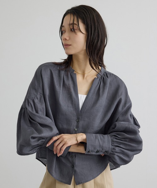 SALON adam et rope'（サロン アダム エ ロペ）の「GENTLE LINEN クロップドギャザーブラウス（シャツ/ブラウス・レディース・ホワイト/ブラック/ピンク/グレー・FREE）」の3枚目の写真