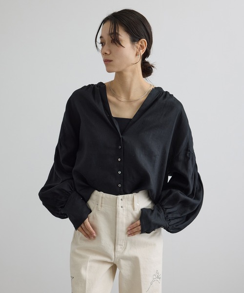 SALON adam et rope'（サロン アダム エ ロペ）の「GENTLE LINEN クロップドギャザーブラウス（シャツ/ブラウス・レディース・ホワイト/ブラック/ピンク/グレー・FREE）」の5枚目の写真