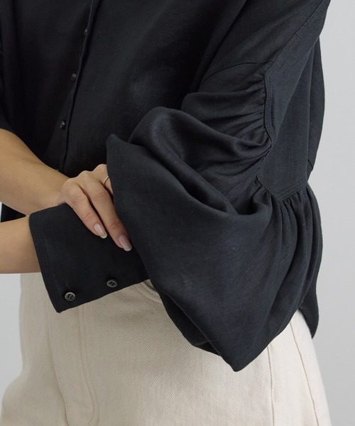 SALON adam et rope'（サロン アダム エ ロペ）の「GENTLE LINEN クロップドギャザーブラウス（シャツ/ブラウス・レディース・ホワイト/ブラック/ピンク/グレー・FREE）」の12枚目の写真