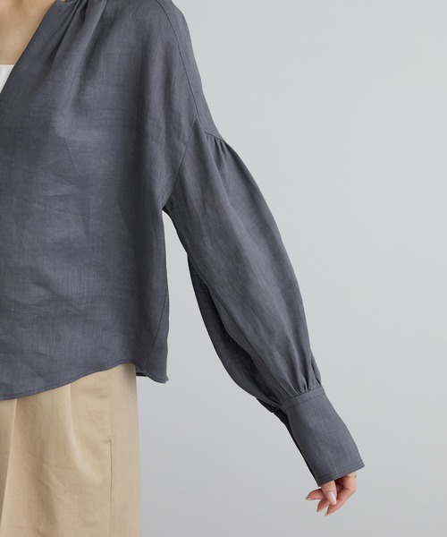 SALON adam et rope'(サロン アダム エ ロペ)の「リネンスキッパーギャザーブラウス / GENTLE LINEN 新色追加(シャツ/ブラウス・レディース・ホワイト/ブラック/ピンク/グレー・FREE)」の18枚目の写真