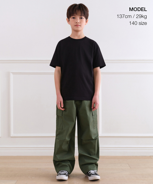 MUSINSA STANDARD KIDS（ムシンサスタンダードキッズ）の「[クールスタンダード] リラックスドクルーネックTシャツ [ブラック]（Tシャツ/カットソー・レディース・その他・100/110/120/130/140/150/160）」の2枚目の写真