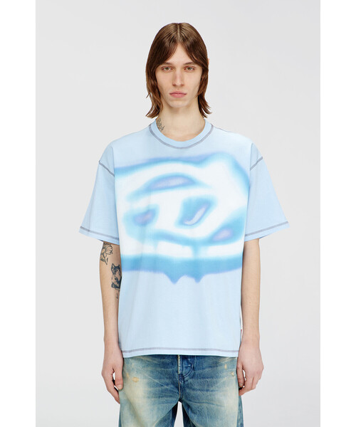 DIESEL(ディーゼル)の「メンズ Tシャツ T-BOXT-V11(Tシャツ/カットソー・メンズ・ライトインディゴブルー・SMALL/MEDIUM/X-SMALL/X-LARGE/XX-LARGE/XXX-LARGE/LARGE)」の4枚目の写真
