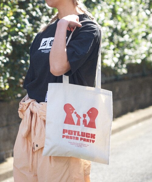 BIRTHDAY BAR（バースデイバー）の「【クリエイター「FLINT MASON」× BIRTHDAY BAR 初コラボ！】POTLUCK PASTA PARTYトートバッグ（トートバッグ・レディース・ベージュ/オレンジ/ブラック/グリーン・0）」の3枚目の写真