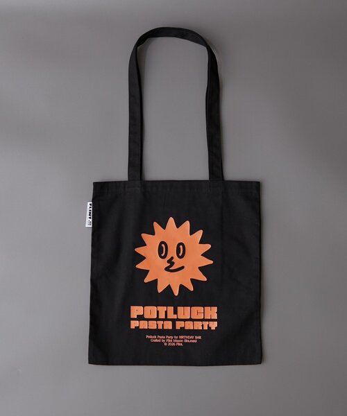 BIRTHDAY BAR（バースデイバー）の「【クリエイター「FLINT MASON」× BIRTHDAY BAR 初コラボ！】POTLUCK PASTA PARTYトートバッグ（トートバッグ・レディース・ベージュ/オレンジ/ブラック/グリーン・0）」の2枚目の写真