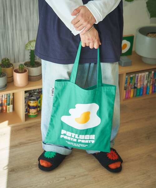 BIRTHDAY BAR（バースデイバー）の「【クリエイター「FLINT MASON」× BIRTHDAY BAR 初コラボ！】POTLUCK PASTA PARTYトートバッグ（トートバッグ・レディース・ベージュ/オレンジ/ブラック/グリーン・0）」の7枚目の写真