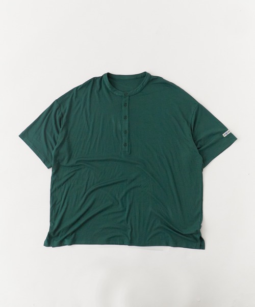 OK YESTERDAY(オッケーイエスタデイ)の「OK YESTERDAY / オーケー イエスタデイ ドレープ ヘンリーTシャツ / DRAPE HENLEY T-SHIRT 秋 秋服 2026年秋冬(Tシャツ/カットソー・メンズ・レッド/ホワイト/ブラック/ダークグリーン・L/M)」の17枚目の写真