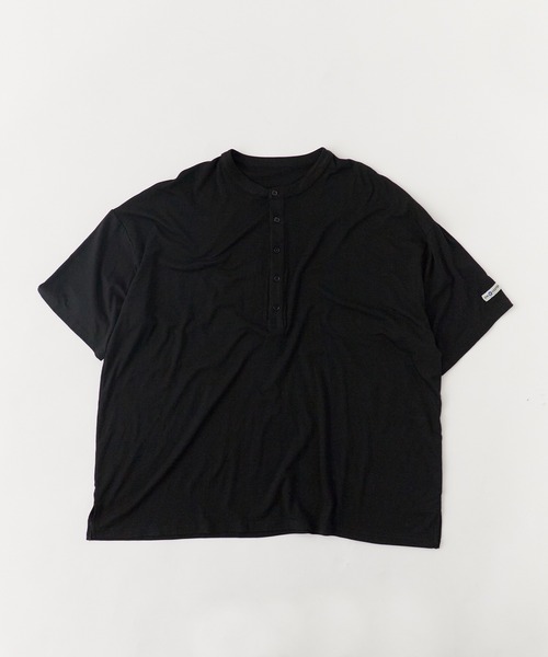 OK YESTERDAY(オッケーイエスタデイ)の「OK YESTERDAY / オーケー イエスタデイ ドレープ ヘンリーTシャツ / DRAPE HENLEY T-SHIRT 秋 秋服 2026年秋冬(Tシャツ/カットソー・メンズ・レッド/ホワイト/ブラック/ダークグリーン・L/M)」の11枚目の写真