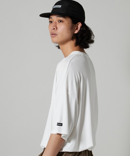 OK YESTERDAY(オッケーイエスタデイ)の「OK YESTERDAY / オーケー イエスタデイ ドレープ ヘンリーTシャツ / DRAPE HENLEY T-SHIRT 秋 秋服 2026年秋冬(Tシャツ/カットソー・メンズ・レッド/ホワイト/ブラック/ダークグリーン・L/M)」の6枚目の写真