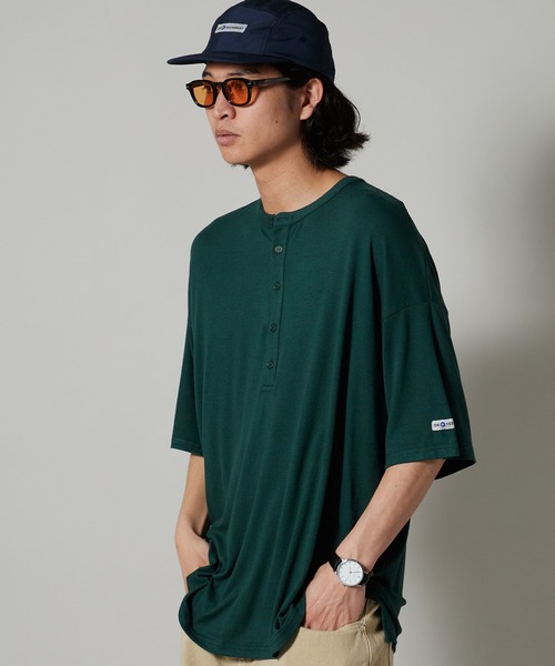 OK YESTERDAY(オッケーイエスタデイ)の「OK YESTERDAY / オーケー イエスタデイ ドレープ ヘンリーTシャツ / DRAPE HENLEY T-SHIRT 秋 秋服 2026年秋冬(Tシャツ/カットソー・メンズ・レッド/ホワイト/ブラック/ダークグリーン・L/M)」の18枚目の写真