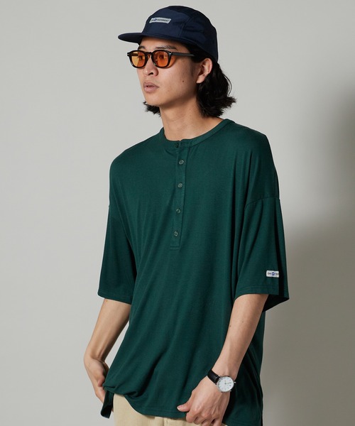 OK YESTERDAY(オッケーイエスタデイ)の「OK YESTERDAY / オーケー イエスタデイ ドレープ ヘンリーTシャツ / DRAPE HENLEY T-SHIRT 秋 秋服 2026年秋冬(Tシャツ/カットソー・メンズ・レッド/ホワイト/ブラック/ダークグリーン・L/M)」の19枚目の写真
