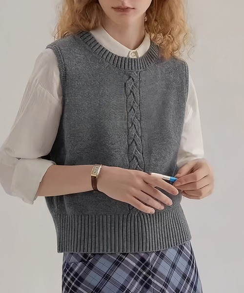 Doux Belle（ドゥーベル）の「バックボタン×ケーブル編みニットベスト（ベスト・レディース・ワインレッド/グリーン/ネイビー/ベージュ/グレー・FREE）」の20枚目の写真