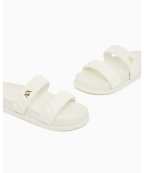 ARMANI EXCHANGE(アルマーニエクスチェンジ)の「【A|X アルマーニ エクスチェンジ】AXロゴ フラットサンダル(EC限定カラー含)(サンダル・レディース・オフホワイト/ブラック・38/37/36)」の2枚目の写真