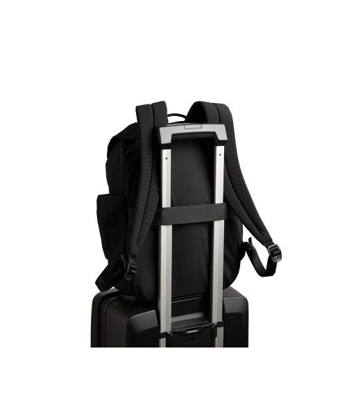 Bellroy（ベルロイ）の「Bellroy-バックパック/リュックサック Cinch Backpack（バックパック/リュック・メンズ・ブラック/ライトグリーン・ONE SIZE/ONESIZE）」の9枚目の写真