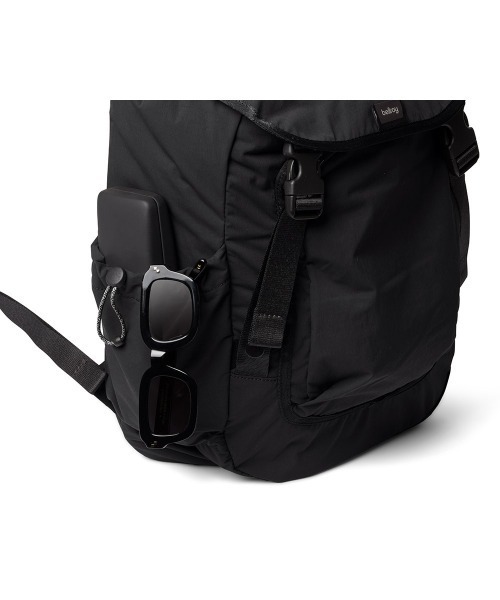Bellroy（ベルロイ）の「Bellroy-バックパック/リュックサック Cinch Backpack（バックパック/リュック・メンズ・ブラック/ライトグリーン・ONE SIZE/ONESIZE）」の7枚目の写真
