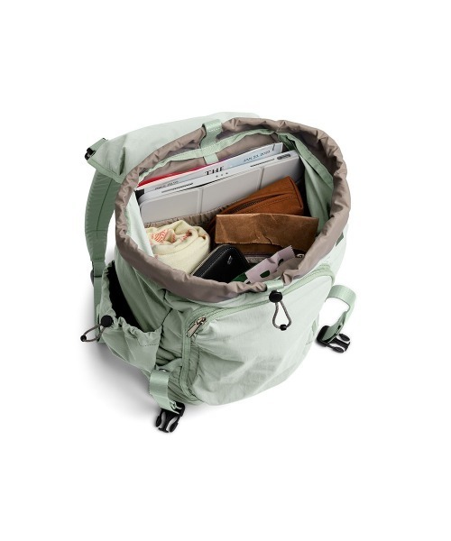 Bellroy（ベルロイ）の「Bellroy-バックパック/リュックサック Cinch Backpack（バックパック/リュック・メンズ・ブラック/ライトグリーン・ONE SIZE/ONESIZE）」の15枚目の写真