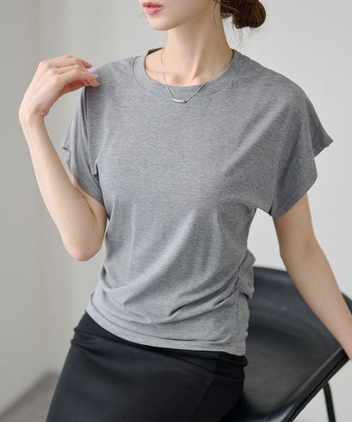 DAYRA(デイラ)の「ソリッドカラー サイド タック 半袖 プルオーバー(Tシャツ/カットソー・レディース・イエロー/ラベンダー/ベージュ/ホワイト/ブラック/グレー・FREE)」の3枚目の写真