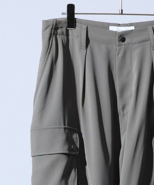 RAGEBLUE(レイジブルー)の「Design Cargo Wide Straight Pants / PEカーゴワイドストレートパンツ(カーゴパンツ・メンズ・ブラック/グレー・LARGE/MEDIUM)」の6枚目の写真