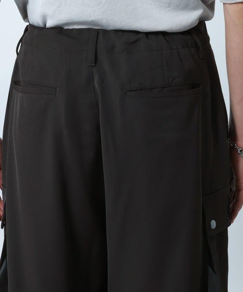 RAGEBLUE(レイジブルー)の「Design Cargo Wide Straight Pants / PEカーゴワイドストレートパンツ(カーゴパンツ・メンズ・ブラック/グレー・LARGE/MEDIUM)」の11枚目の写真