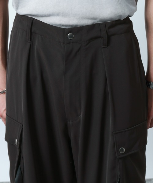 RAGEBLUE(レイジブルー)の「Design Cargo Wide Straight Pants / PEカーゴワイドストレートパンツ(カーゴパンツ・メンズ・ブラック/グレー・LARGE/MEDIUM)」の13枚目の写真
