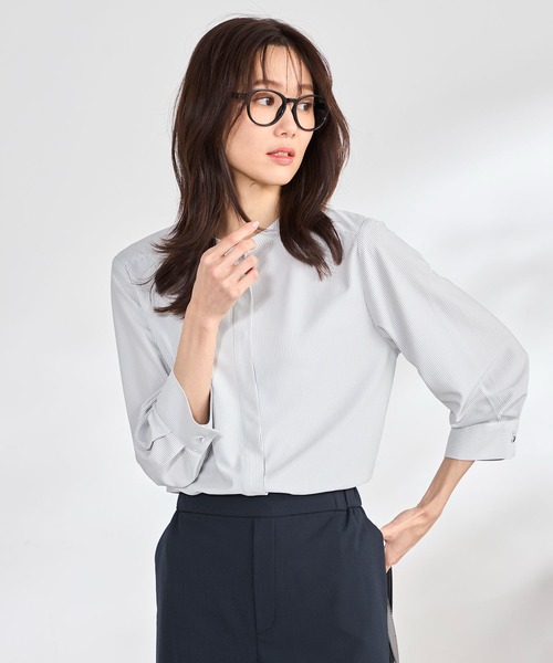 GALLORIA(ギャローリア)の「【吸汗速乾・マルチストレッチ】バンドカラーシャツ(シャツ/ブラウス・レディース・ライトグレー/オフホワイト/ネイビー・L/S/M/LL)」の1枚目の写真